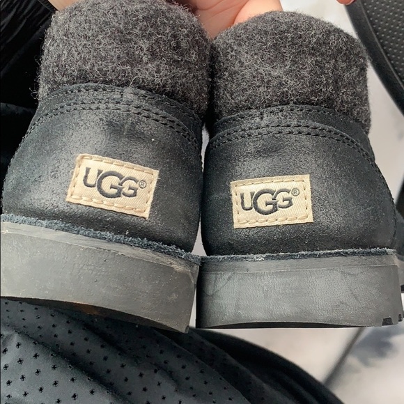 Ugg boys boots - Picture 3 of 5